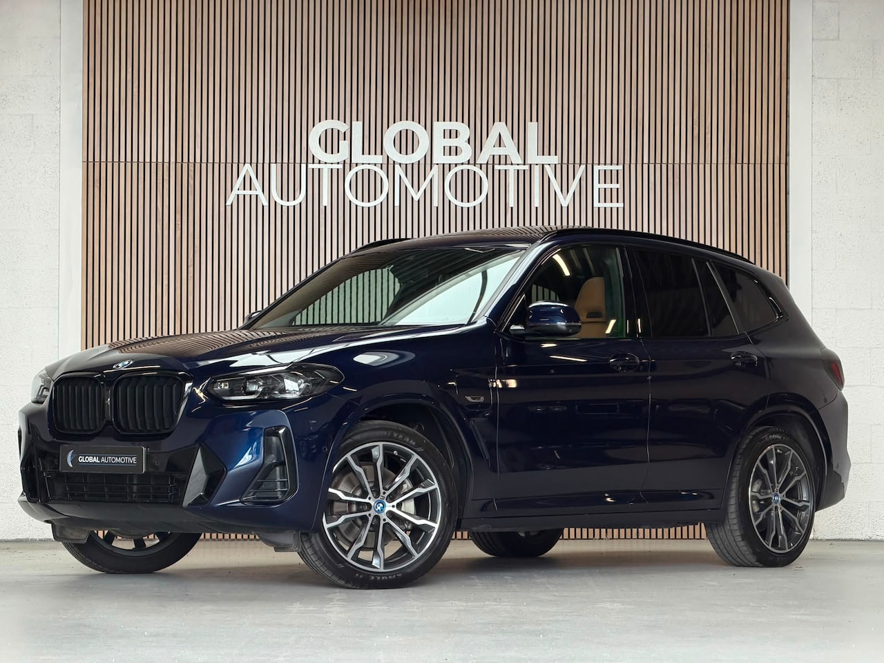 BMW X3 - XDrive30e High Executive M Sport - PANO - HARMAN KARDON - TREKHAAK - CARBON - M STOELEN - AutoWereld.nl