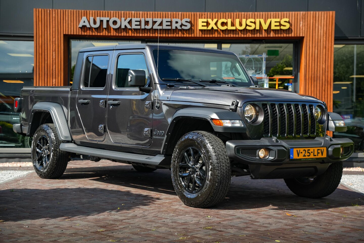Jeep Gladiator - Sport 3.6 V6 Grijs Kenteken Camera Cruise Carplay - AutoWereld.nl