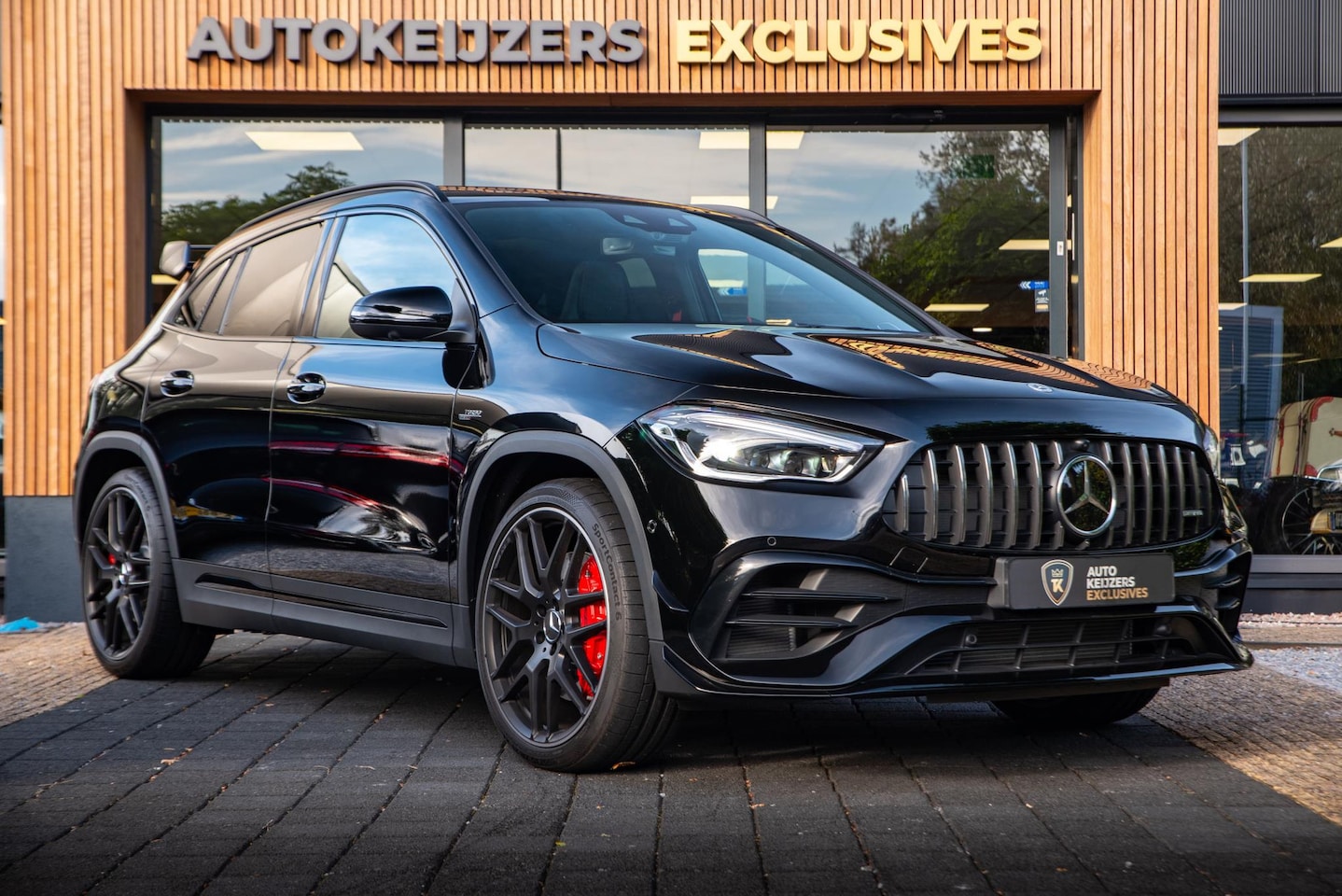Mercedes-Benz GLA-Klasse - AMG 45 S 4MATIC+ Mercedes-Benz GLA 45 S AMG 4MATIC+ Panodak Schaalstoelen Burmester Ambien - AutoWereld.nl