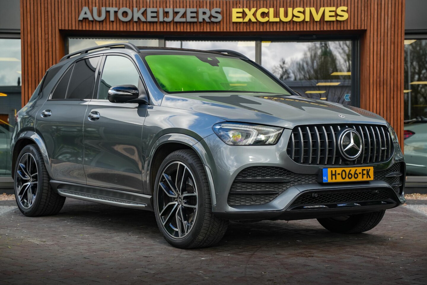 Mercedes-Benz GLE-Klasse - 450 4MATIC Premium Plus AMG Luchtvering Pano Treeplanken Navi Burmeister 22” - AutoWereld.nl