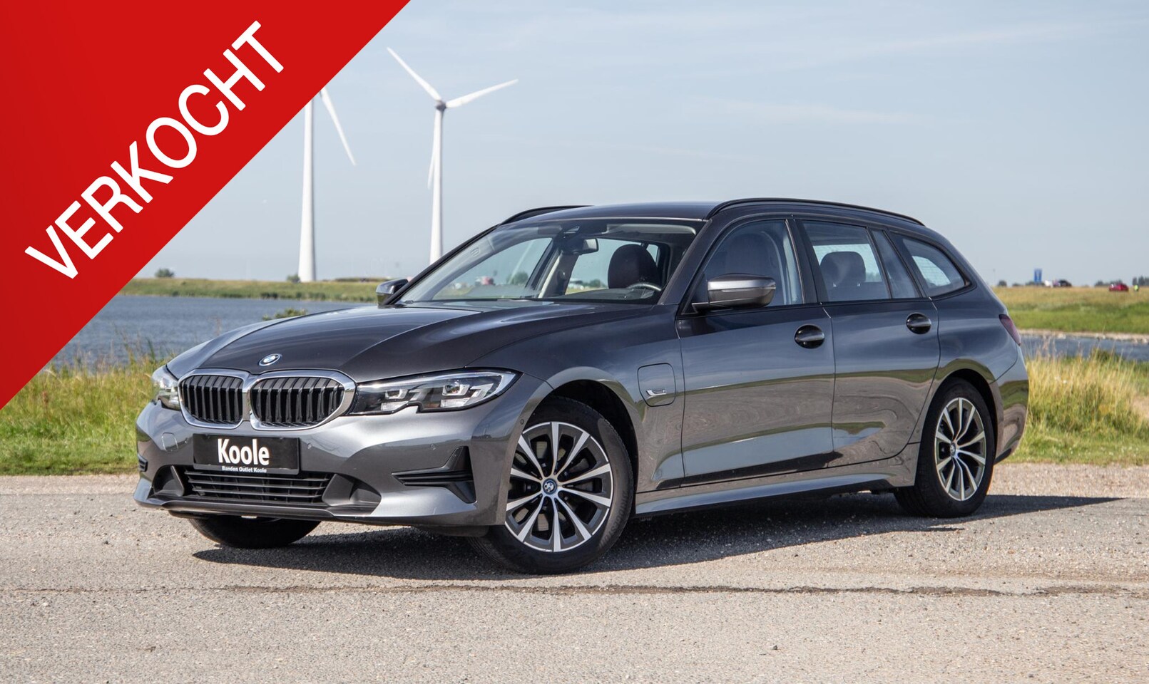 BMW 3-serie Touring - 320e LED / DEALER ONDERHOUDEN / STOELVERWARMING / CAMERA / CARPLAY - AutoWereld.nl