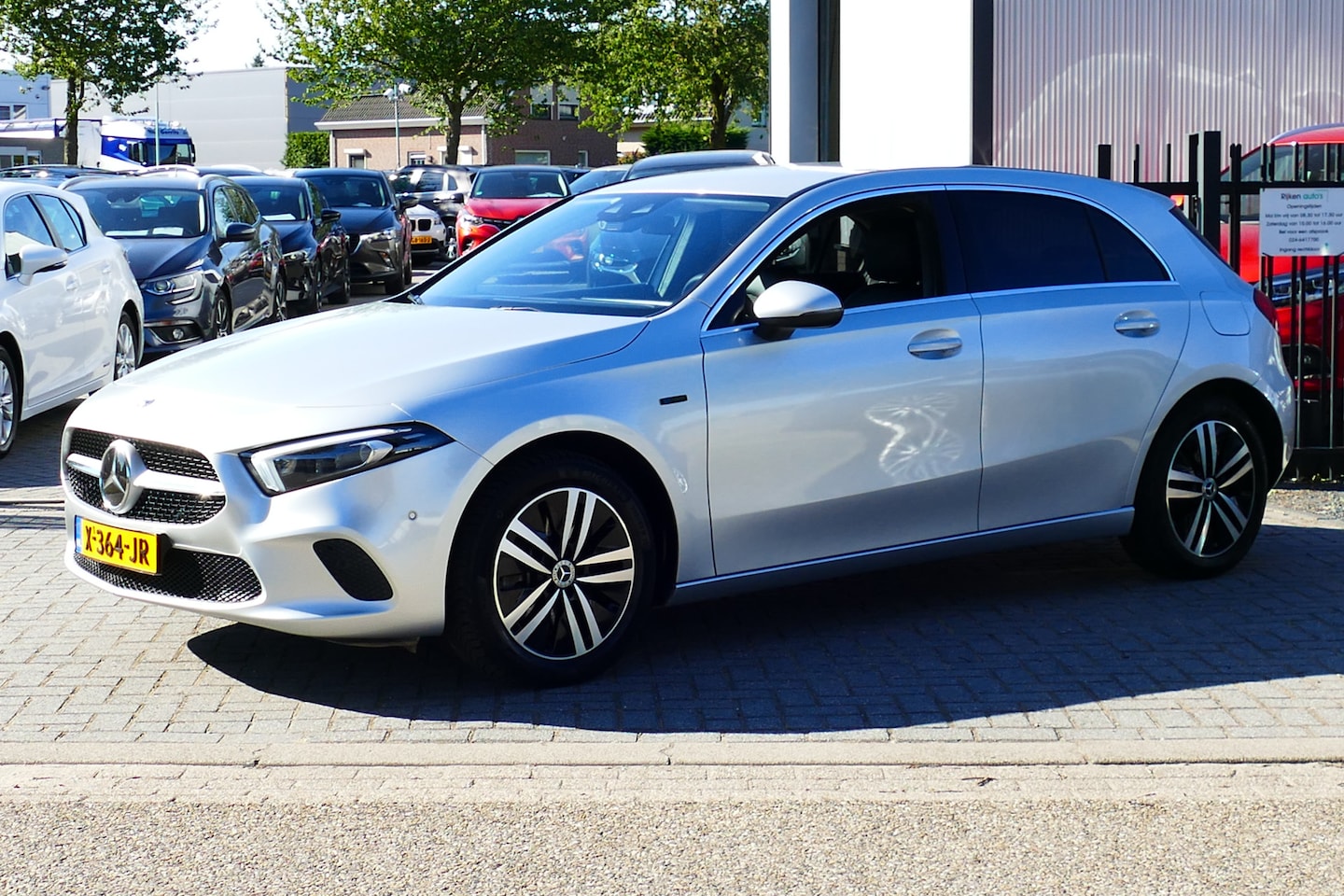Mercedes-Benz A-klasse - 250 e Carplay/Android, Navi, Clima, StoelVerw, Full Led, Haak 1600kg - AutoWereld.nl