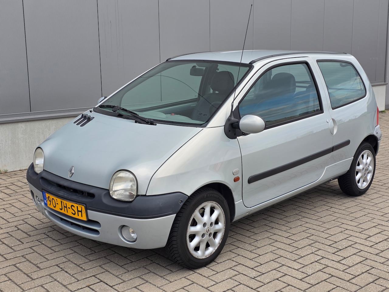 Renault Twingo - 1.2-16V Initiale Quickshift 5 Airco | Cruise | APK | NAP | leer | elek. ramen en spiegels - AutoWereld.nl