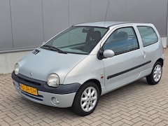Renault Twingo - 1.2-16V Initiale Quickshift 5 Airco | Cruise | APK | NAP | leer | elek. ramen en spiegels