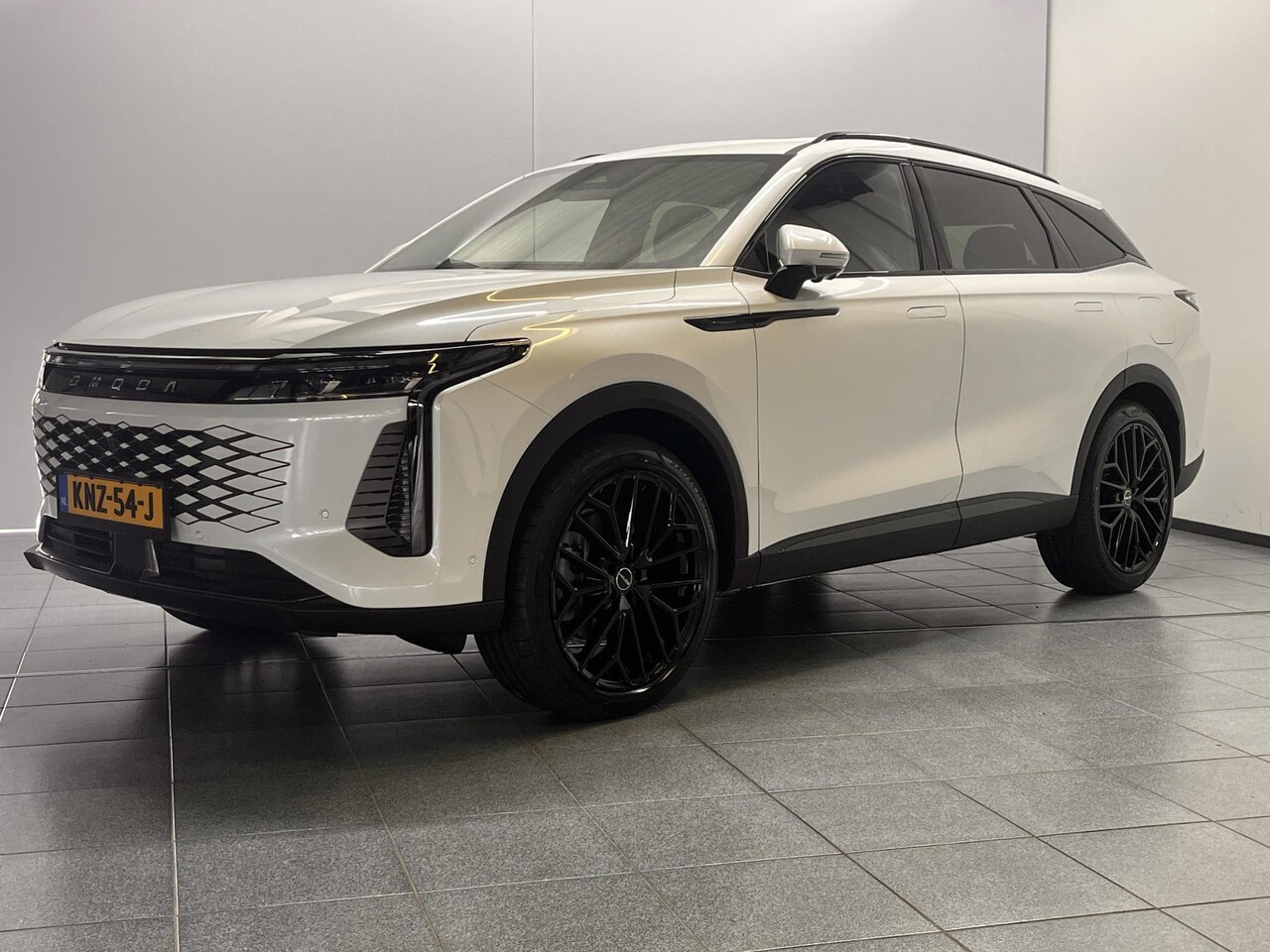 Omoda 9 - 1.5T-GDi SHS-P Premium 5p BLACK LINE, PHEV 34,46 kWh, 20"LM velgen, Elek.schuif/kanteldak, - AutoWereld.nl