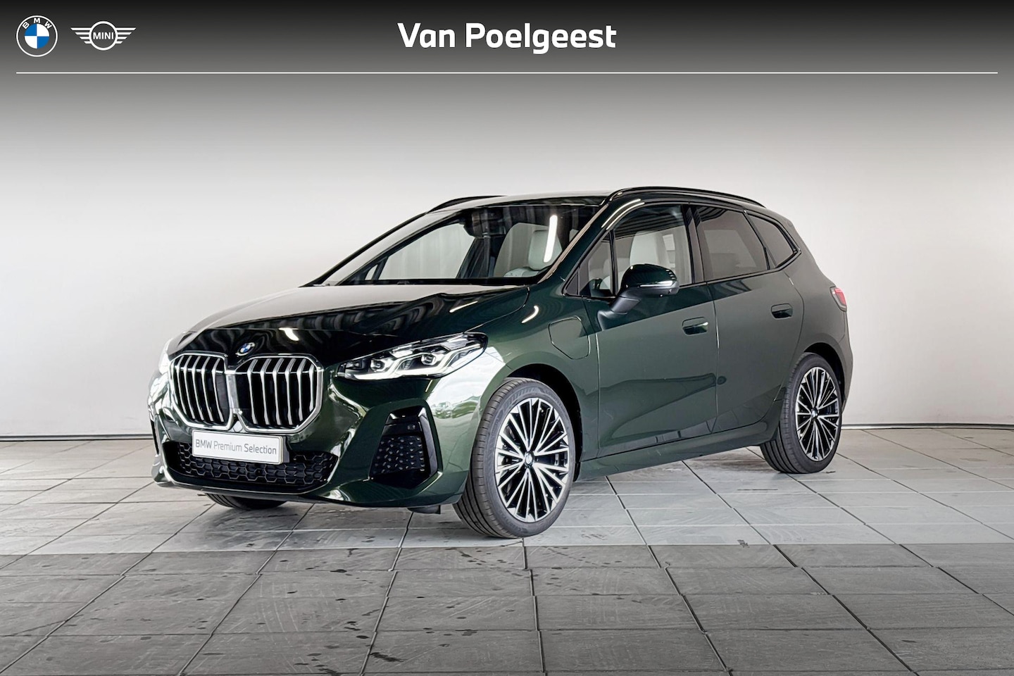 BMW 2-serie Active Tourer - 225e xDrive Innovation Pack M Sportpakket | Panoramadak - AutoWereld.nl