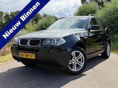 BMW X3 - 2.5i / Panoramdak / Leder / Trekhaak / Youngtimer / Clima / Stoelverwarming / 17" Velgen /