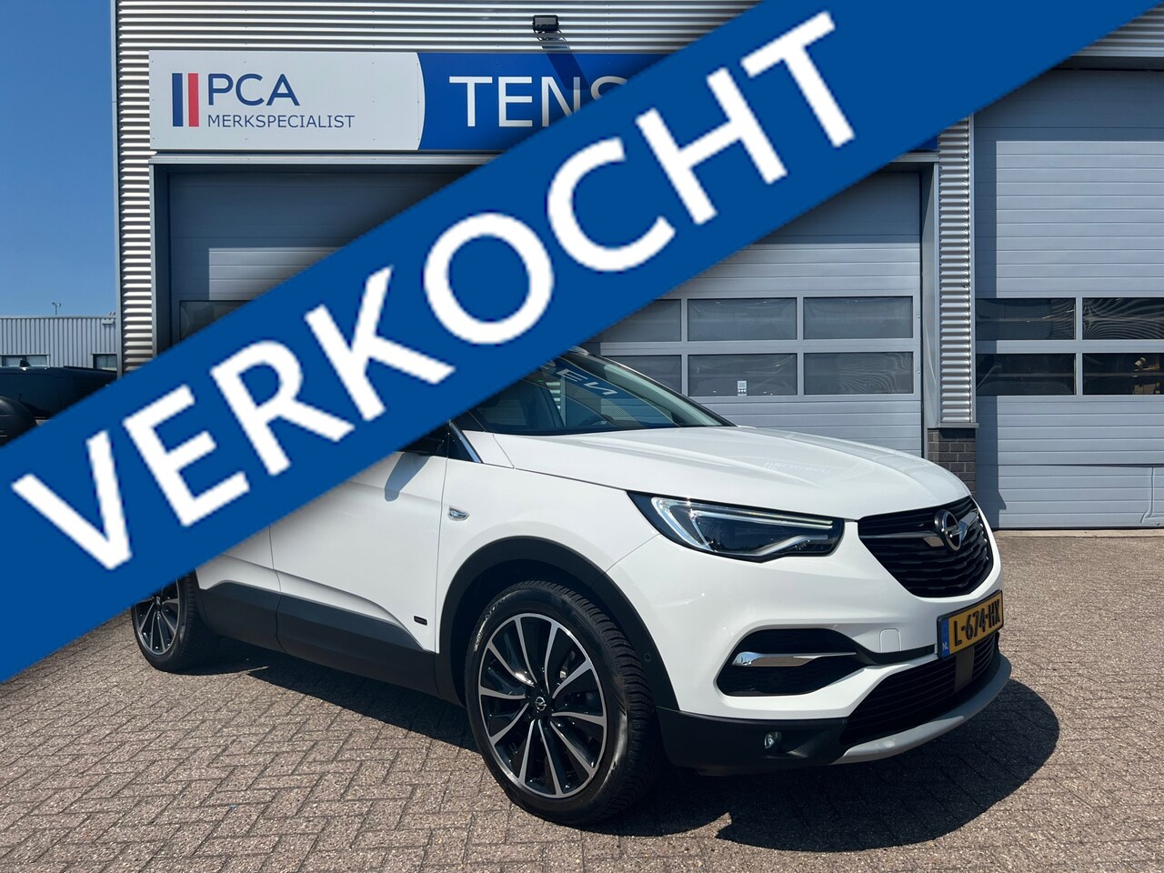 Opel Grandland X - 1.6 Turbo Hybrid4 300PK Business Executive | Stuurverwarming | Navigatie | Achteruitrijcam - AutoWereld.nl
