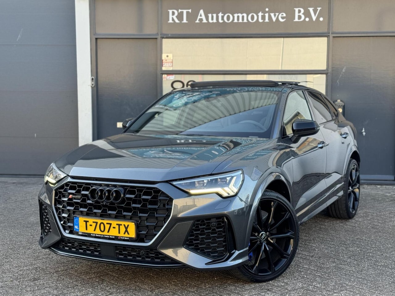 Audi RSQ3 - RSQ3 2.5 TFSI Pano / Keramisch / RS Seats / 360 - AutoWereld.nl