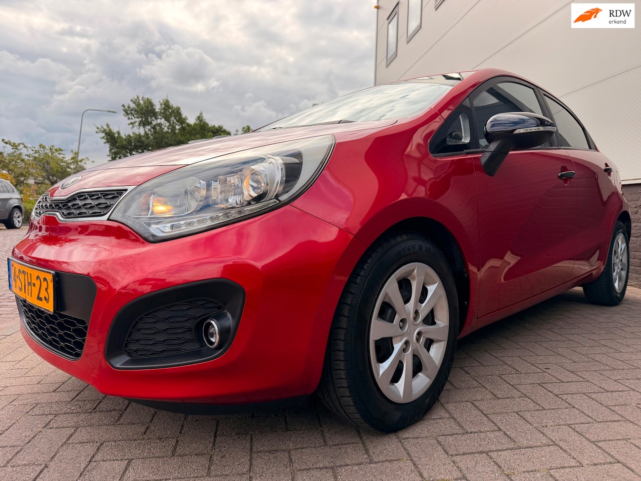 Kia Rio - 1.2 CVVT Plus Pack/Airco/Pdc/Aux/2e eigenaar/Led/Leuke auto - AutoWereld.nl