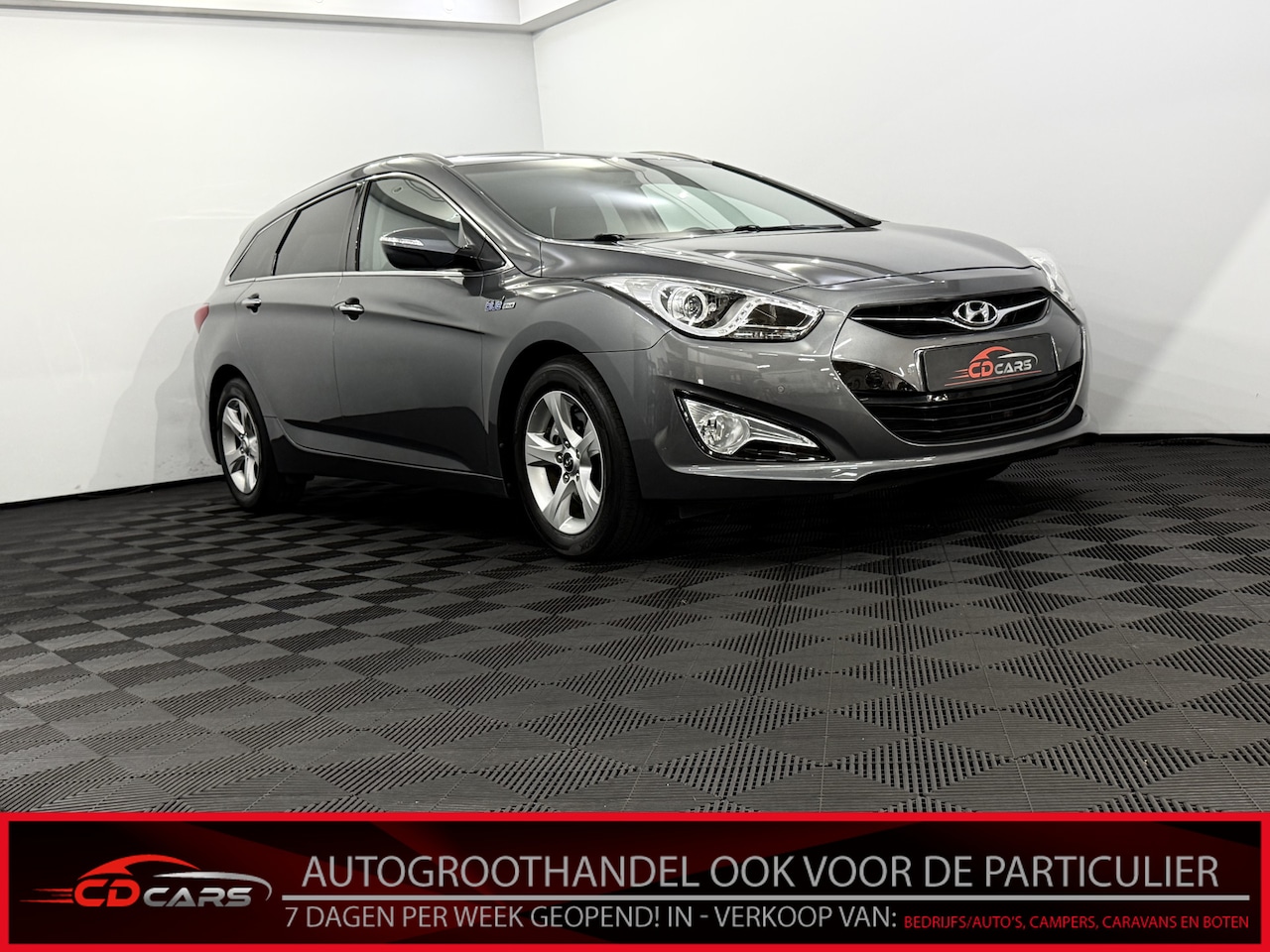 Hyundai i40 Wagon - 1.6 GDI Blue Business Edition Camera, Navi, Keyless start, Cruise control, Verstelbare sto - AutoWereld.nl