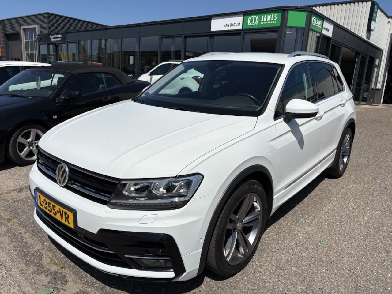 Volkswagen Tiguan - 1.4 TSI R-Line | Trekhaak | 18 inch - AutoWereld.nl