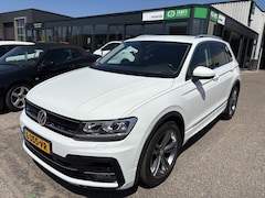 Volkswagen Tiguan - 1.4 TSI R-Line | Trekhaak | 18 inch