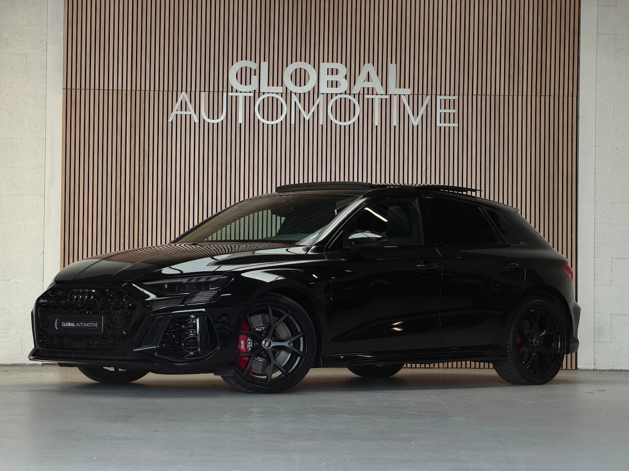 Audi A3 Sportback - 2.5 TFSI RS 3 quattro - PANO - B&O - HEAD UP - RS STOELEN - AutoWereld.nl
