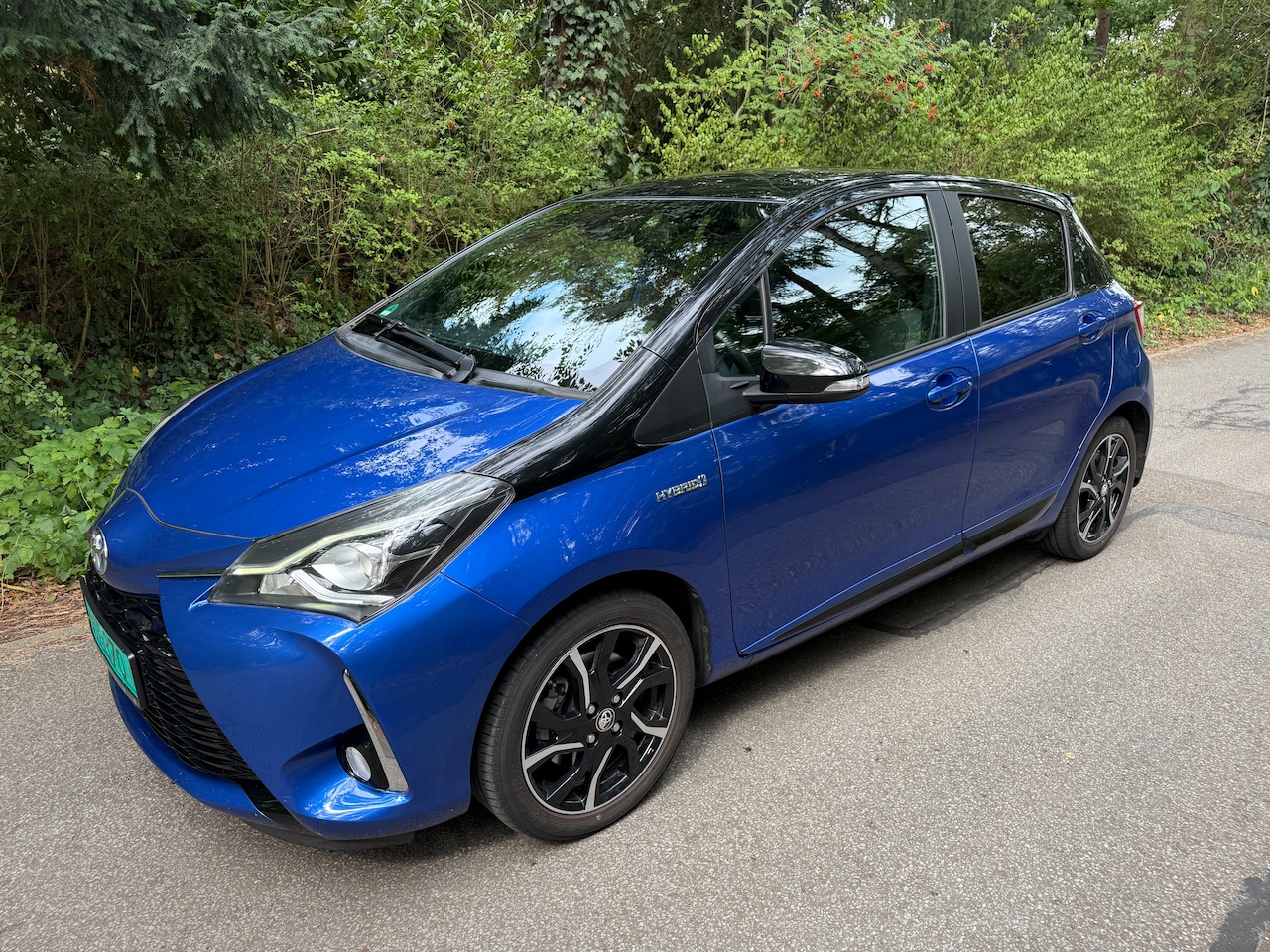 Toyota Yaris - 1.5 Hybrid Bi-Tone Plus Nieuwstaat - AutoWereld.nl