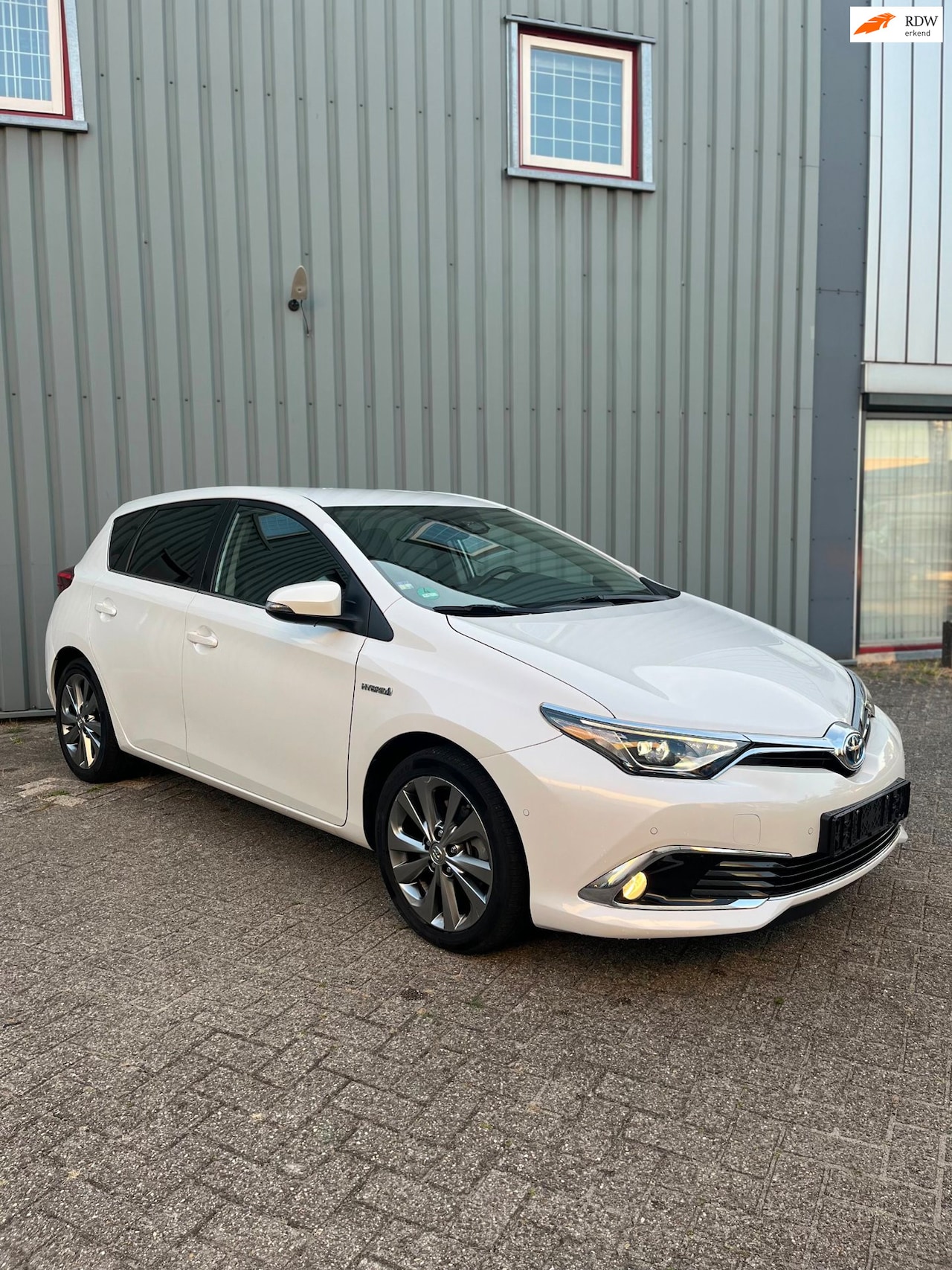 Toyota Auris - 1.8 Hybrid Executive zeer nette auto - AutoWereld.nl