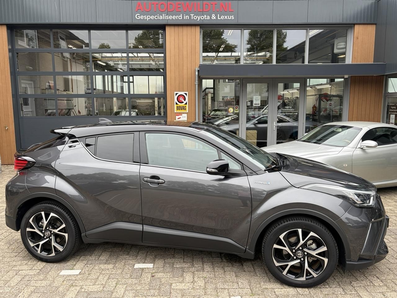 Toyota C-HR - 1.8 Hybrid 140 Premium A/T + FABRIEKSGARANTIE - AutoWereld.nl