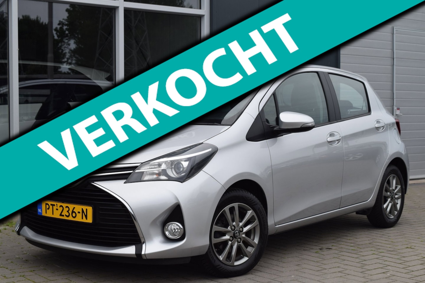 Toyota Yaris - 1.3 VVT-i Lounge | Airco | Camera | APK 6-2027 - AutoWereld.nl
