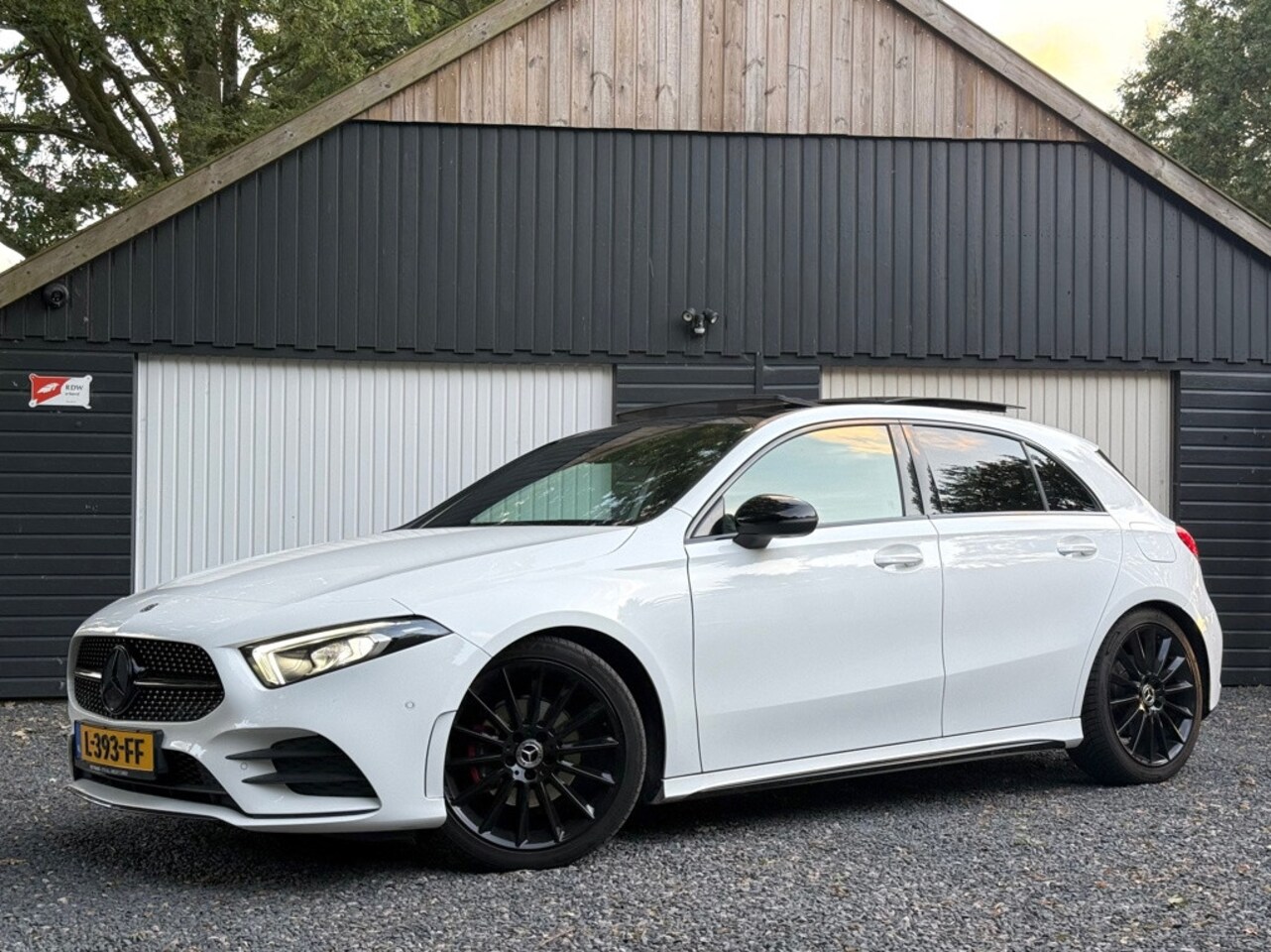 Mercedes-Benz A-klasse - A200 Premium Plus Pano Keyless LED Stoelverwarming - AutoWereld.nl