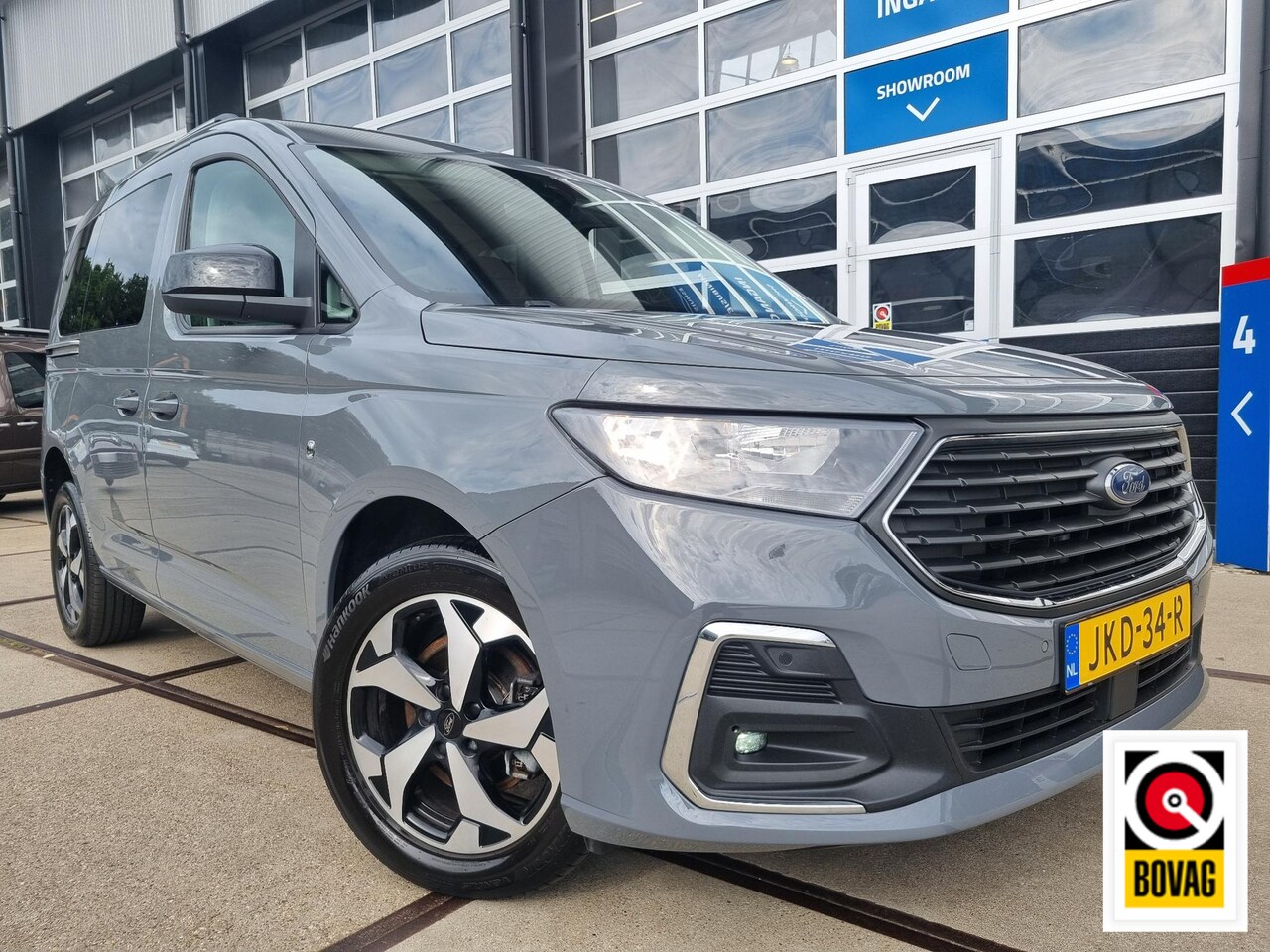 Ford Tourneo Connect - 1.5 Titanium NAVI / CRUISE / PDC / AIRCO ECC - AutoWereld.nl