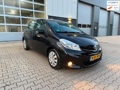 Toyota Yaris - 1.0 VVT-i Aspiration Dealer Onderhouden Zwart 5 deurs Airco Topstaat