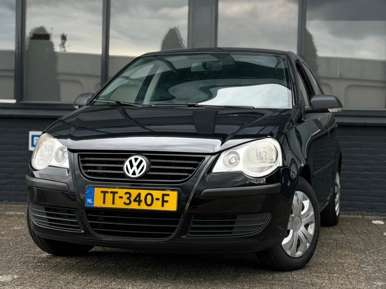 Volkswagen Polo - 1.2 Optive |Stuurbkr |Airco |Nieuwe APK |CarPlay - AutoWereld.nl