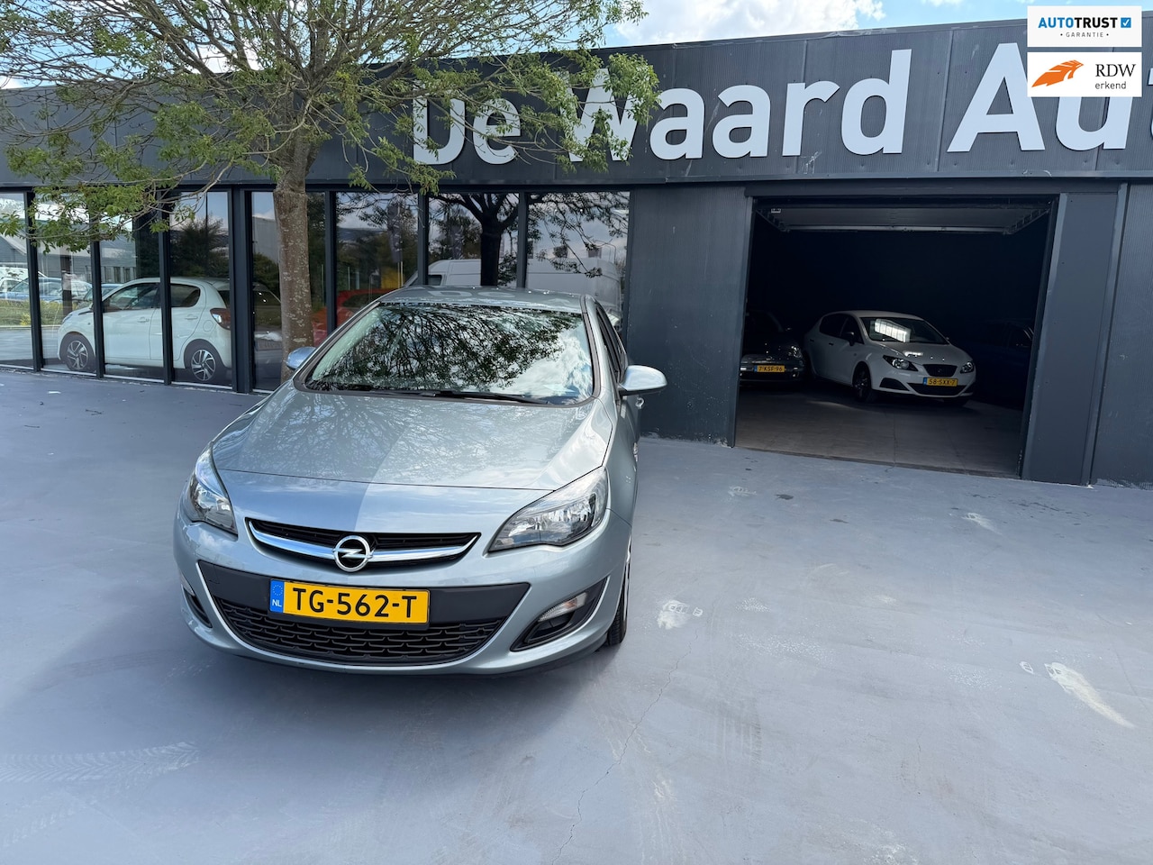 Opel Astra - 1.4 Cosmo/ airco/cruise/PDC achter/LM velgen/dealer onderhouden/6 maanden garantie - AutoWereld.nl