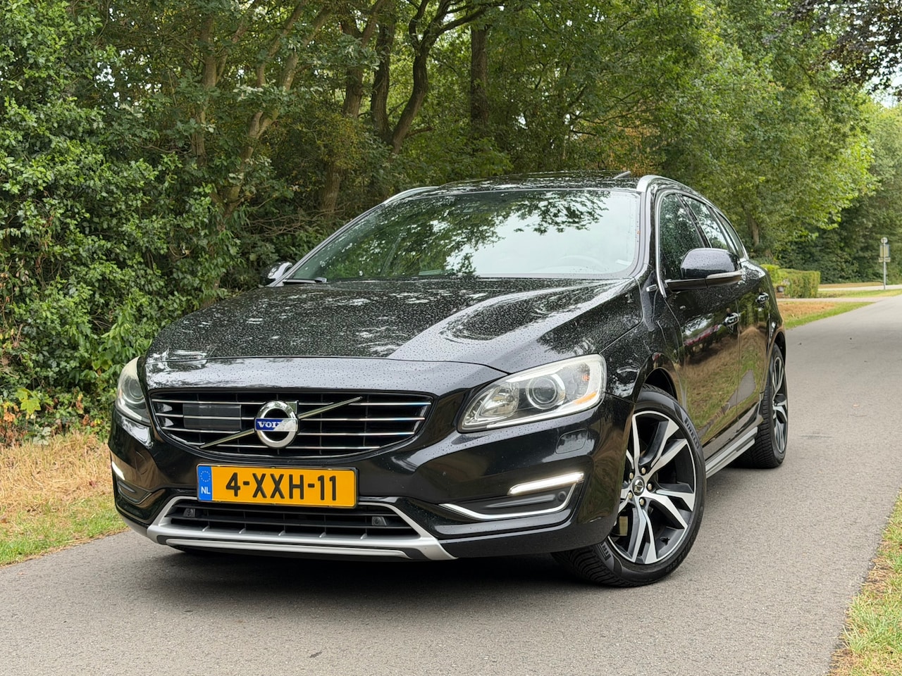 Volvo V60 - 2.4 D6 AWD Plug-In Hybrid R-Design 2.4 D6 AWD Plug-In Hybrid R-Design - AutoWereld.nl