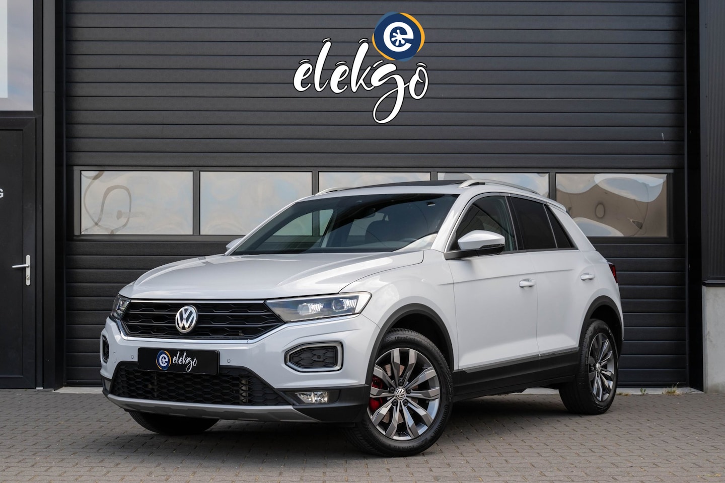Volkswagen T-Roc - 2.0 TSI 4Motion Sport|Pano|Winterpakker|Keyless - AutoWereld.nl