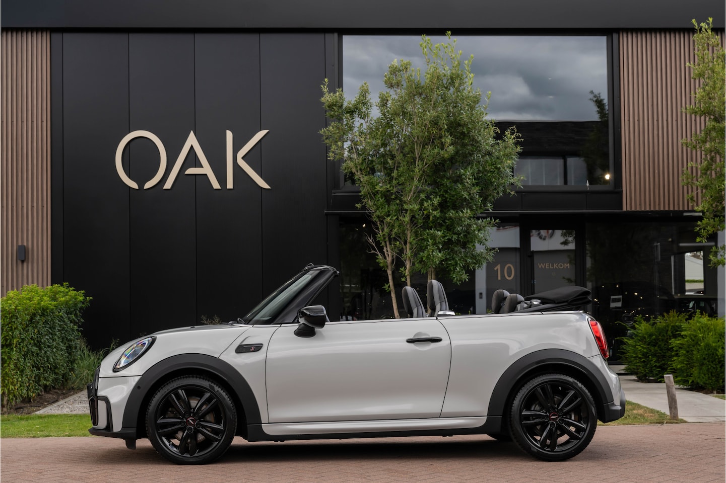 MINI Cabrio - 2.0 Cooper S F1 Aut. | JCW-Trim | H&K | Head-Up | Camera | 17"LM | White Silver - AutoWereld.nl