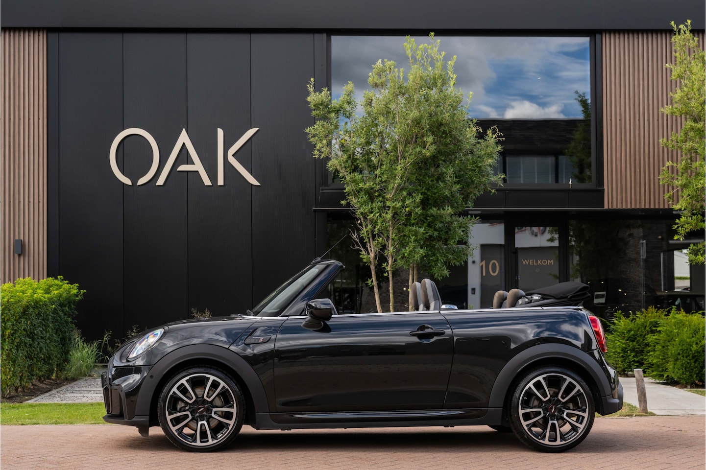 MINI Cabrio - 2.0 Cooper S F1 Aut. | JCW-Trim | Navi | Schaalstoelen | H&K | Head-Up | Camera | 18"LM | - AutoWereld.nl