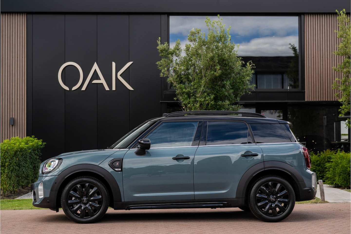 MINI Countryman - 2.0 Cooper S ALL4 | Navi | Panorama | Leder | ACC | Camera | 18"LM | Sage Green - AutoWereld.nl