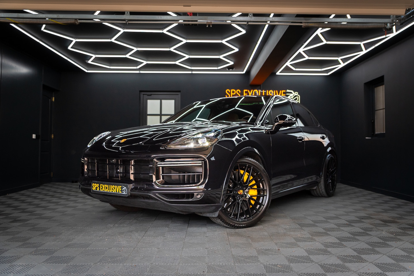 Porsche Cayenne Coupé - 4.0 Turbo S E-Hybrid Keramisch / Dak / Chrono / 4WS / Luchtv. / Softcl. / VOL - AutoWereld.nl