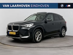BMW X1 - sDrive20i Automaat / Panoramadak / Achteruitrijcamera / Sportstoelen