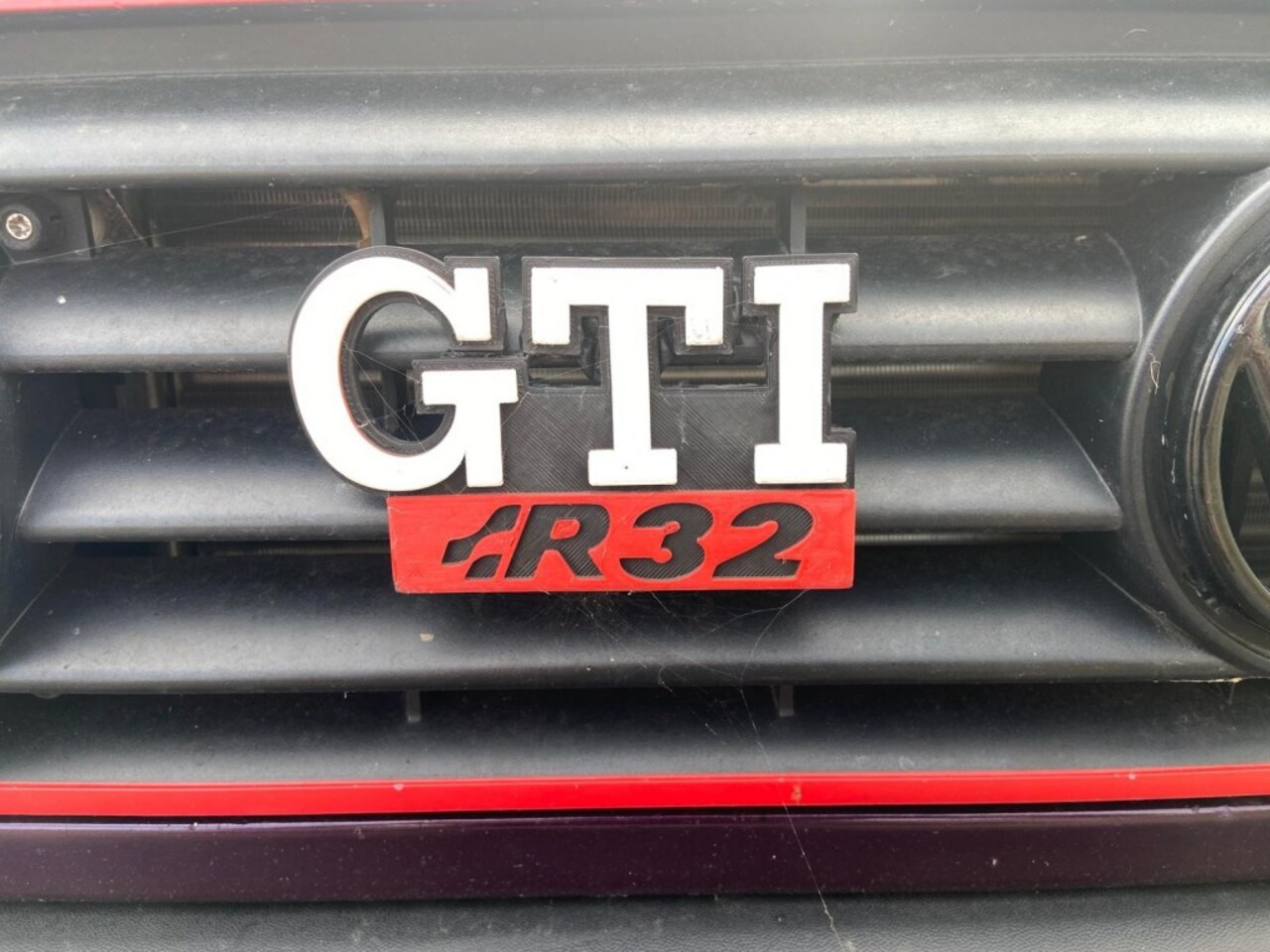 Volkswagen Golf - R32