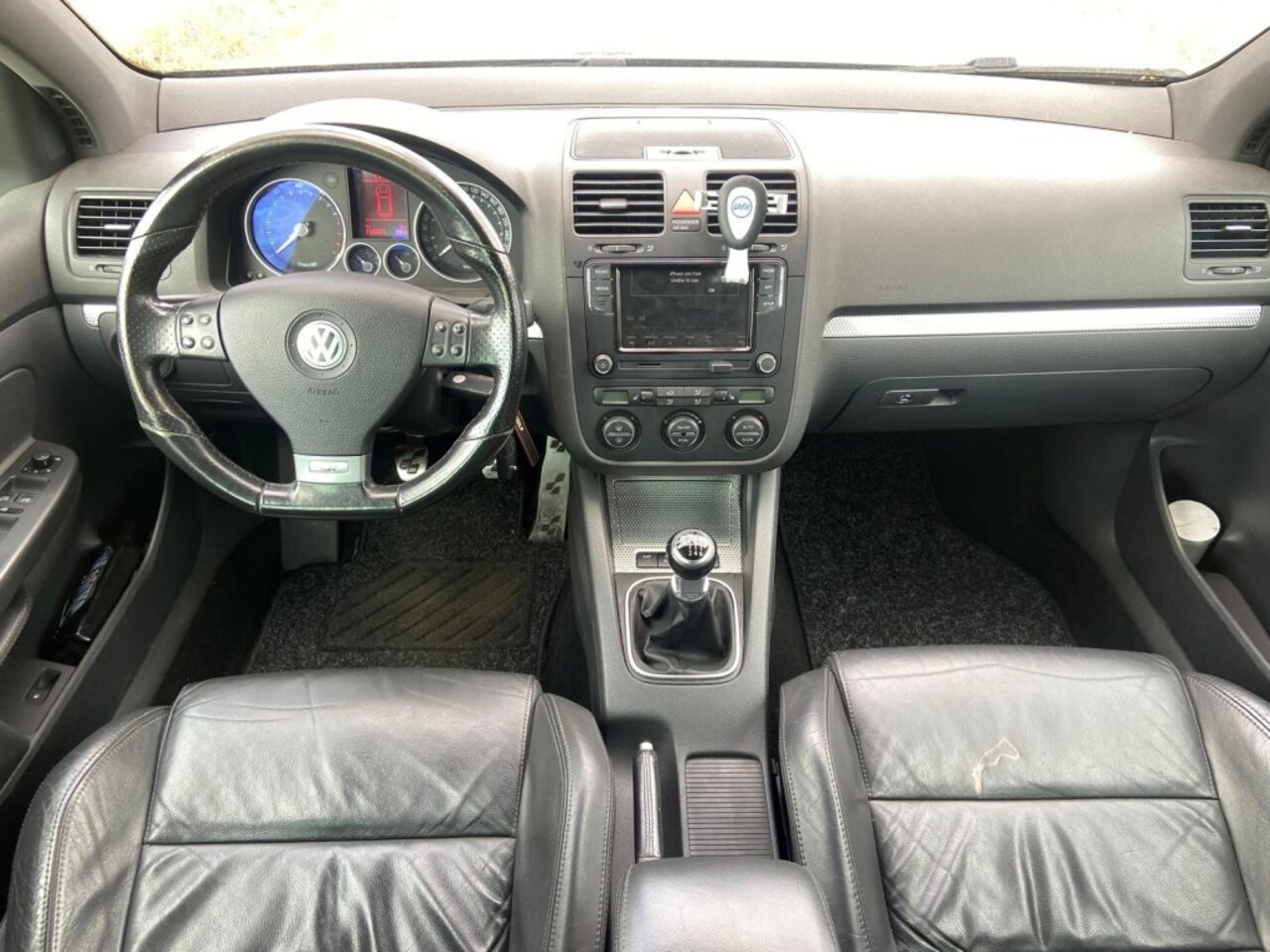 Volkswagen Golf - R32