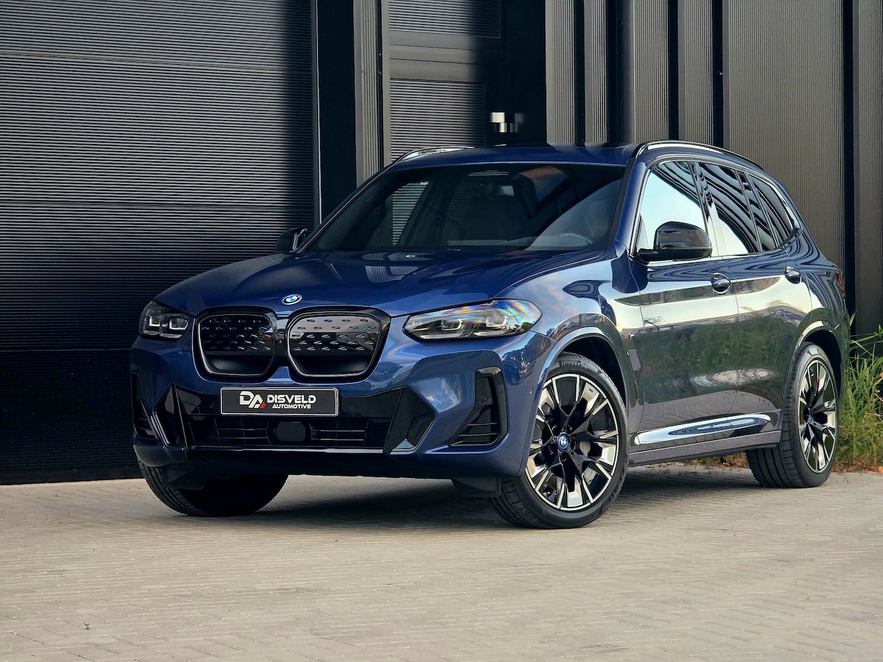 BMW iX3 - iX3 High Executive Impressive | M Sport Pro | PANO | Harman/Kardon | Trekhaak | Phytonic blue Metallic | 2022 - AutoWereld.nl