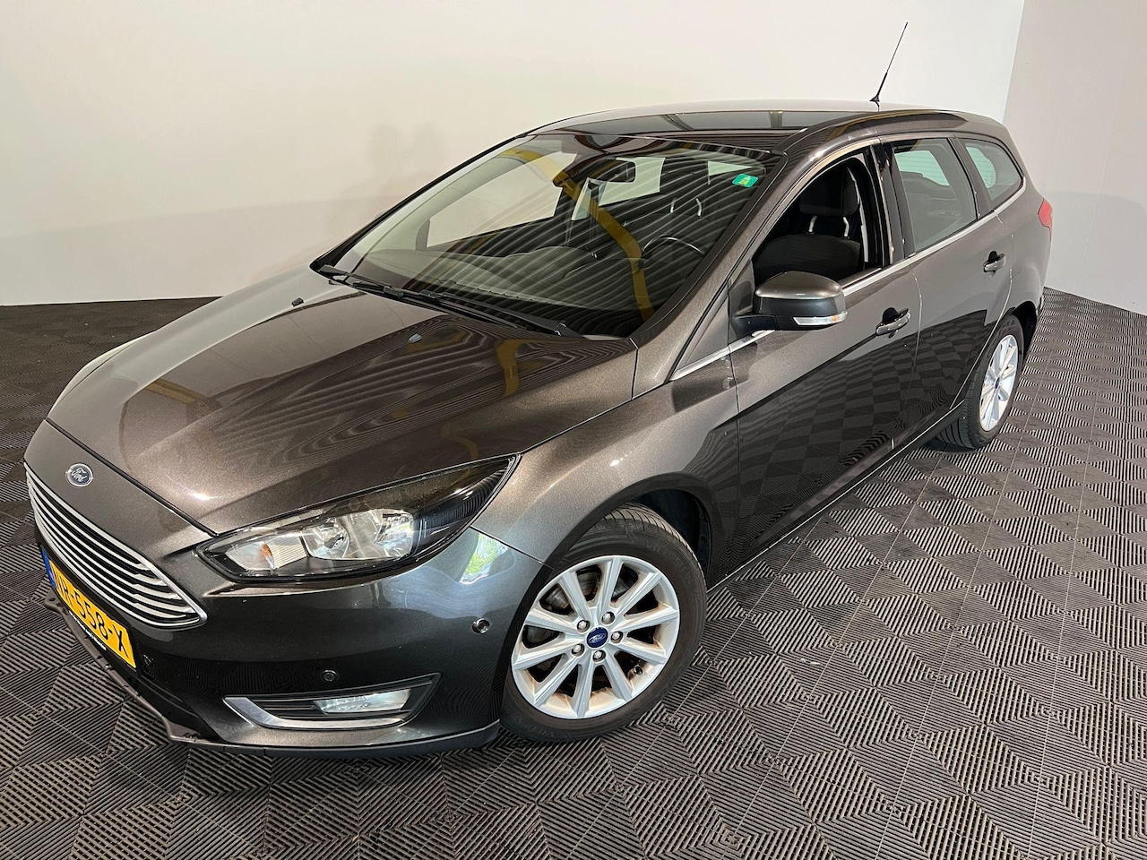 Ford Focus Wagon - 1.0 Titanium 1.0 Titanium - AutoWereld.nl