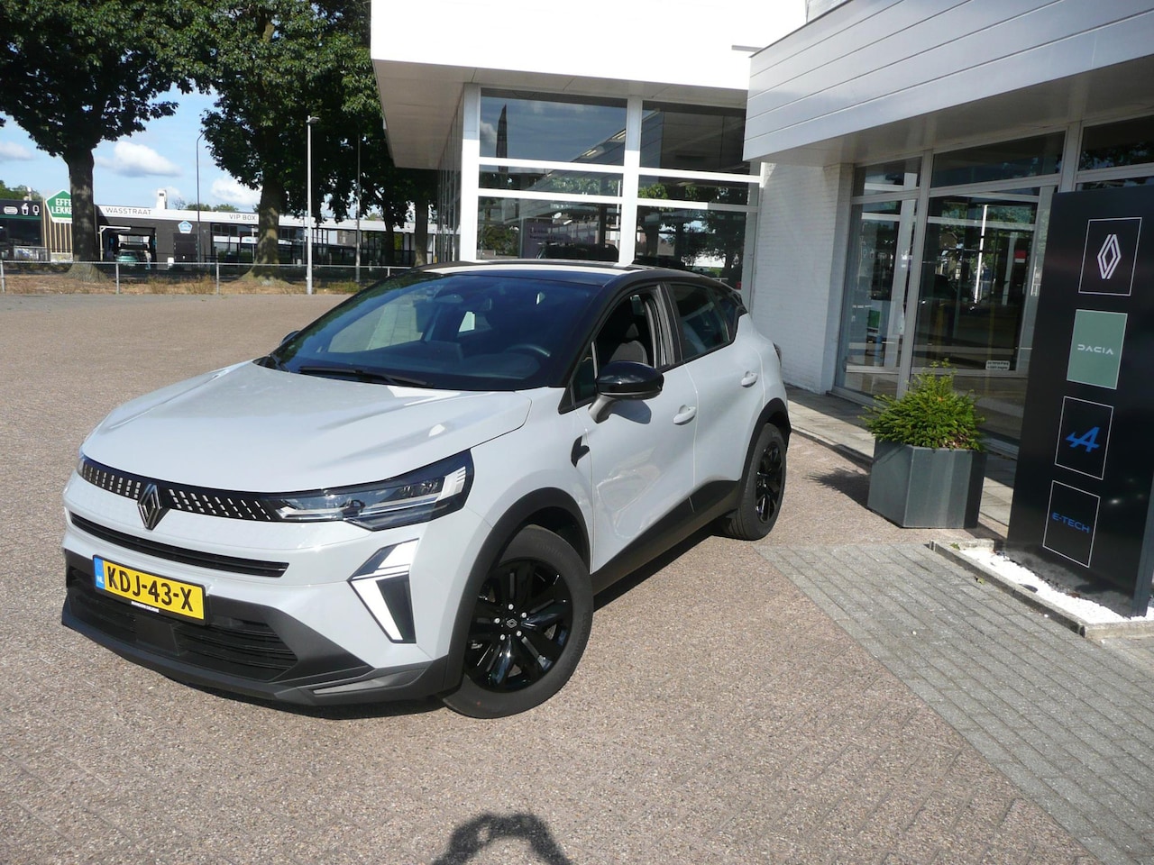 Renault Captur - TCe 90 Evo BLACK, PARK ASSIST ACHTER + CAMERA/ GROOT 9.3" MULTI MEDIA SCHERM/ HAAIENVIN AN - AutoWereld.nl