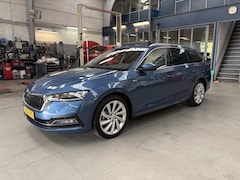 Skoda Octavia Combi - 1.0 TSI MHEV 110pk DSG Business Edition Plus | Schuif- kanteldak | Trekhaak | Apple carpla