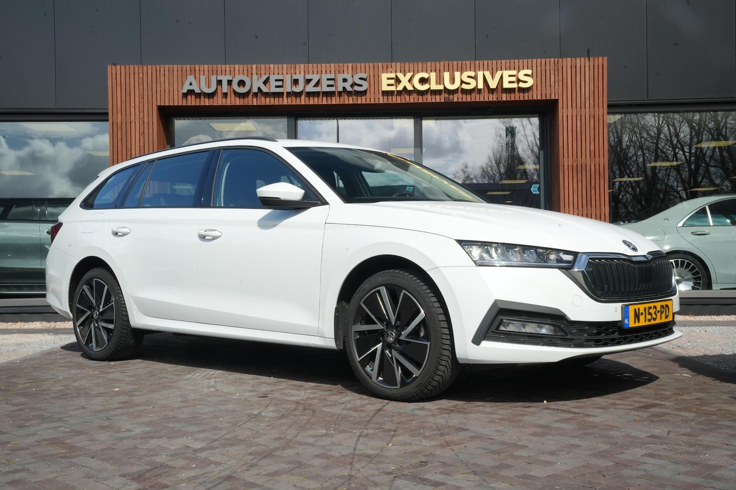 Skoda Octavia Combi - 1.4 TSI iV PHEV Business Edition Adaptieve Cruise Virtual Dash Navi Trekhaak - AutoWereld.nl