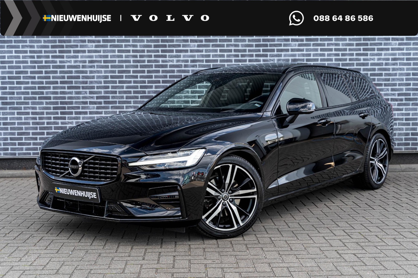 Volvo V60 - 2.0 B4 R-Design | Panoramadak | Harman Kardon Audio | Achteruitrijcamera | Parkeersensoren - AutoWereld.nl