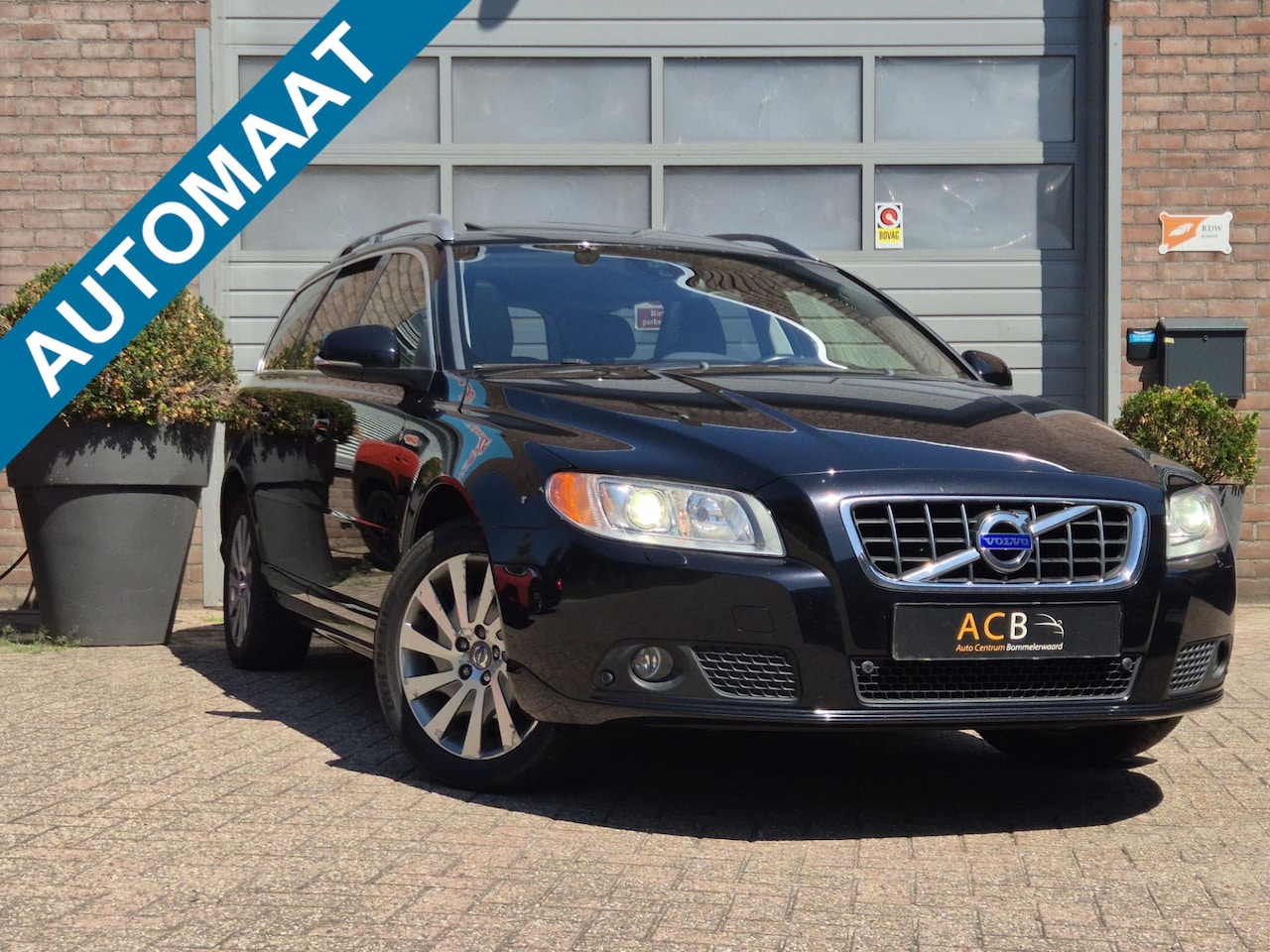 Volvo V70 - 1.6 T4 Limited Edition Leder/Trekhaak/Schuifdak. - AutoWereld.nl