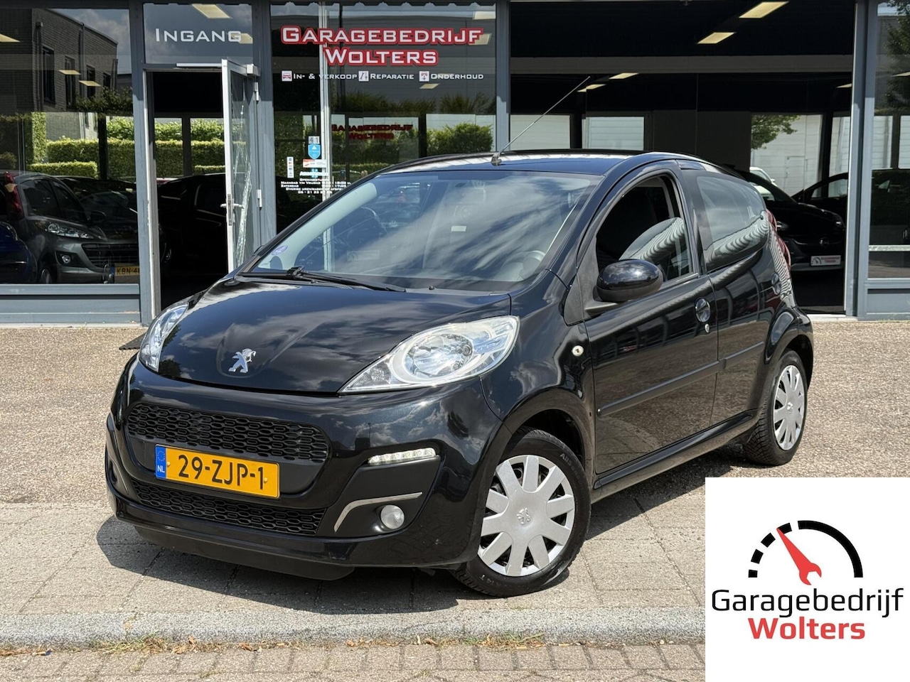 Peugeot 107 - 1.0 Black & Silver airco nw banden 4seizoen 5drs - AutoWereld.nl
