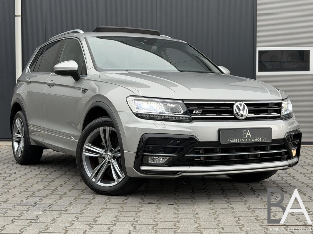 Volkswagen Tiguan - 2.0 TSI 4Motion R-line|pano|trekhaak|leder - AutoWereld.nl