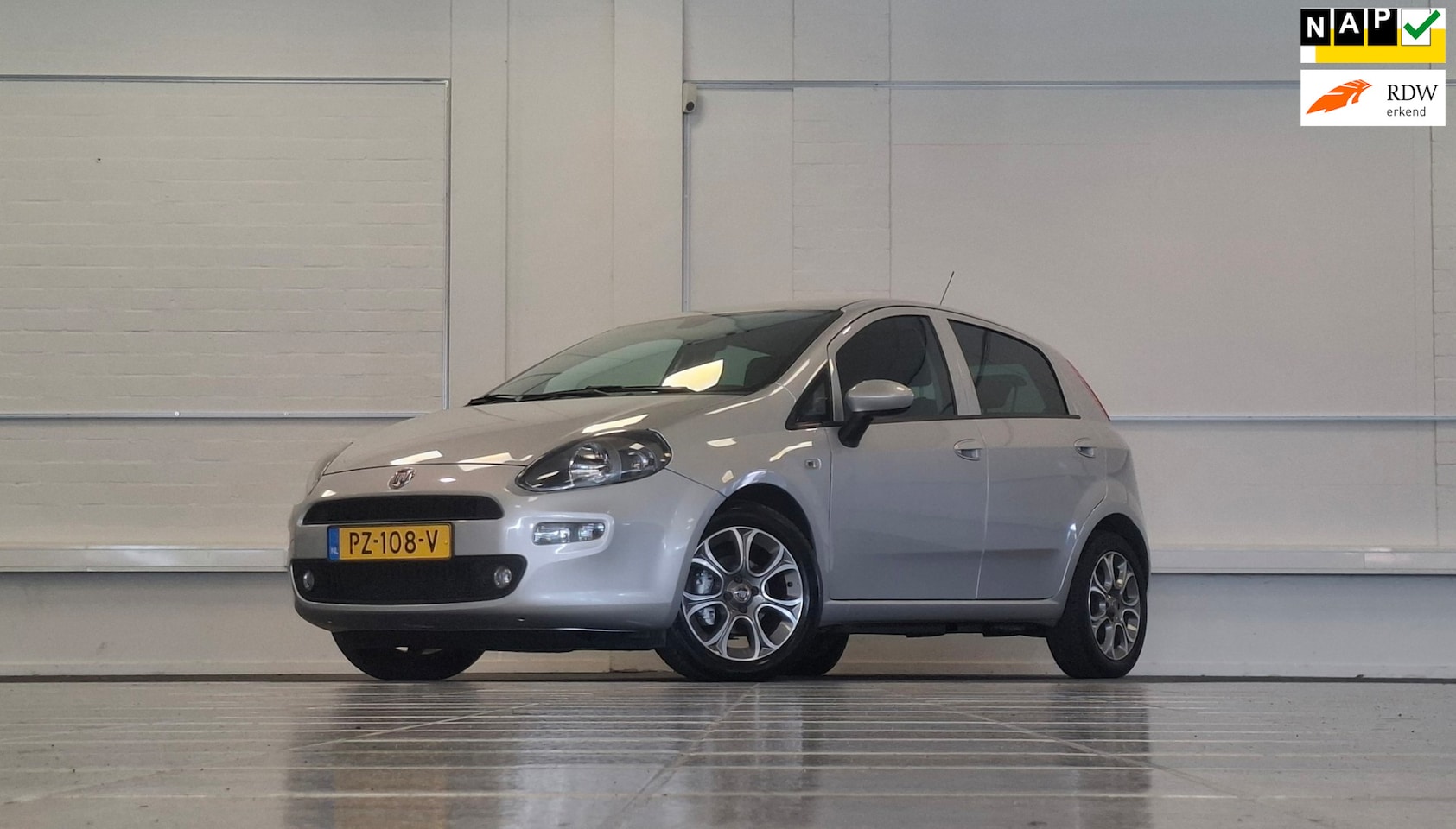 Fiat Punto Evo - 0.9 TwinAir Sempre 100% Dealer onderhouden Trekhaak Navi Mooi! - AutoWereld.nl