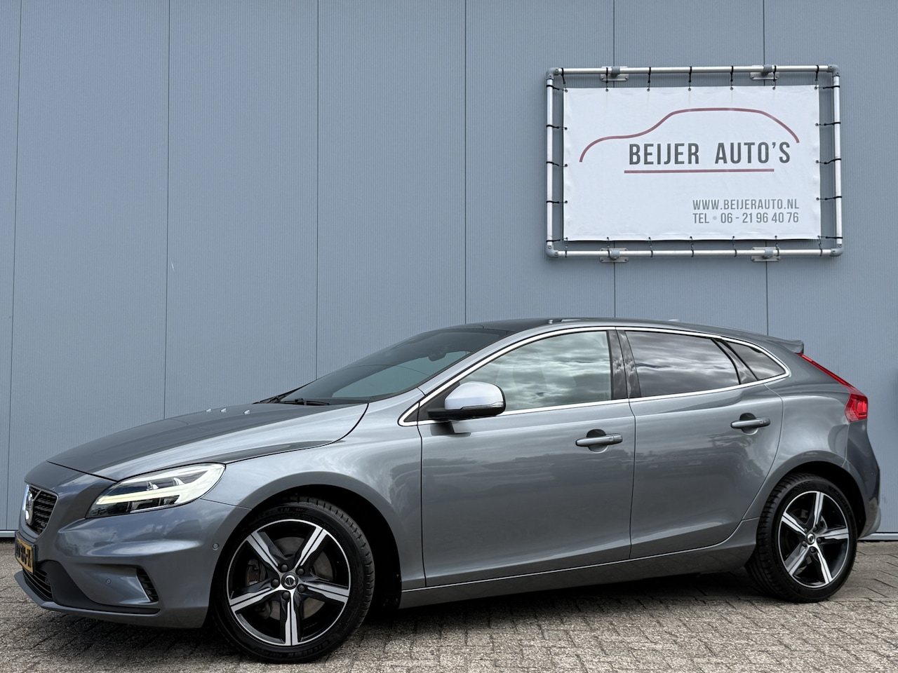 Volvo V40 - 1.5 T3 Polar+ Sport Automaat R-Design/Pano/Navigatie. - AutoWereld.nl