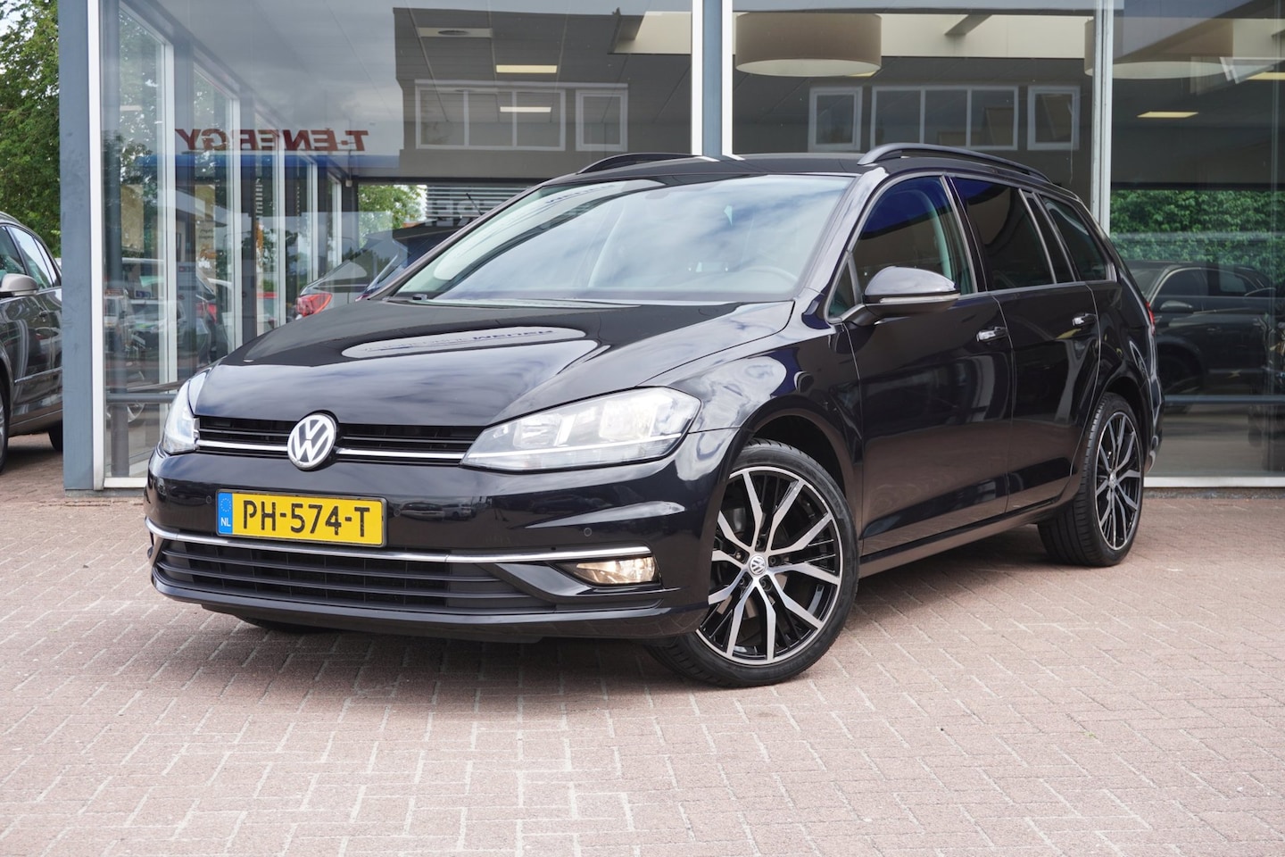 Volkswagen Golf Variant - 1.0 TSI Comfortline | Airco | Navigatie | Elek. Pakket | LM velgen | Inruil mogelijk - AutoWereld.nl
