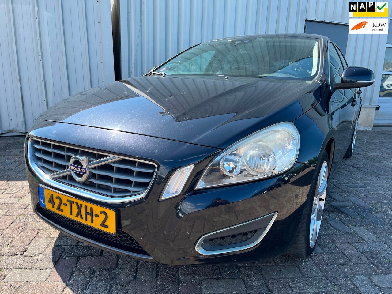 Volvo V60 - 1.6 T3 Momentum MOTOR DEFECT!! - AutoWereld.nl