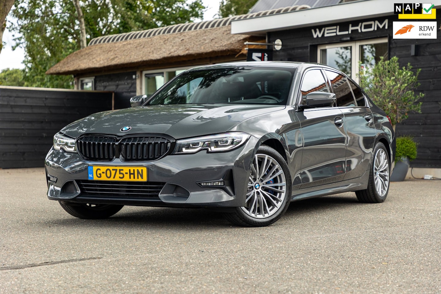 BMW 3-serie - 318d 190 PK High Executive Edition Dravitgrau metallic I Leder I Led I HiFi I Head Up I Sp - AutoWereld.nl